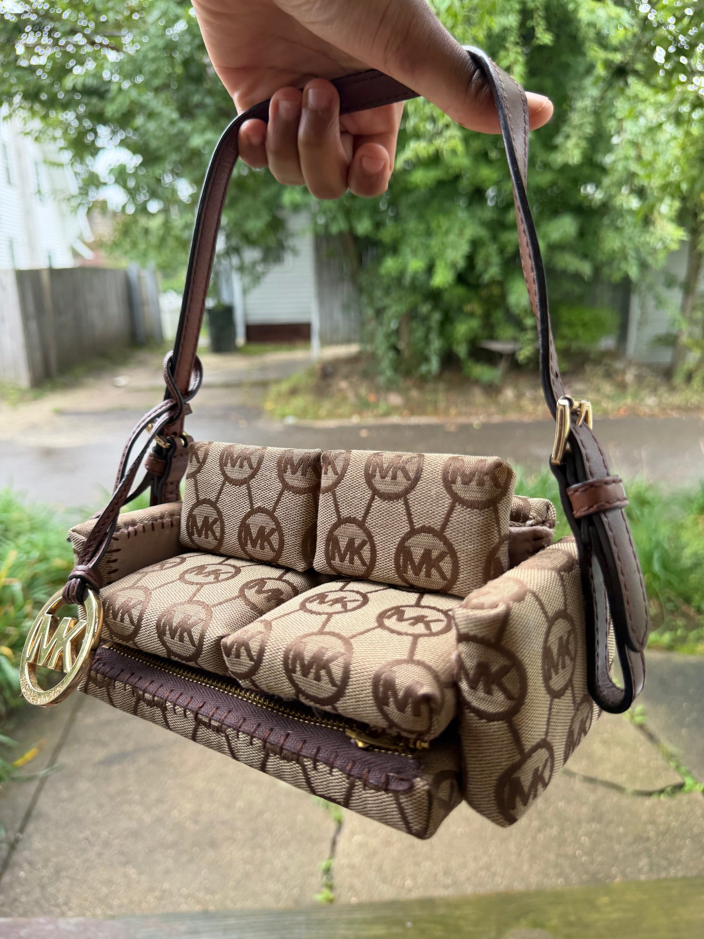 1 of 1 'MICHAEL KORS' COUCH BAG