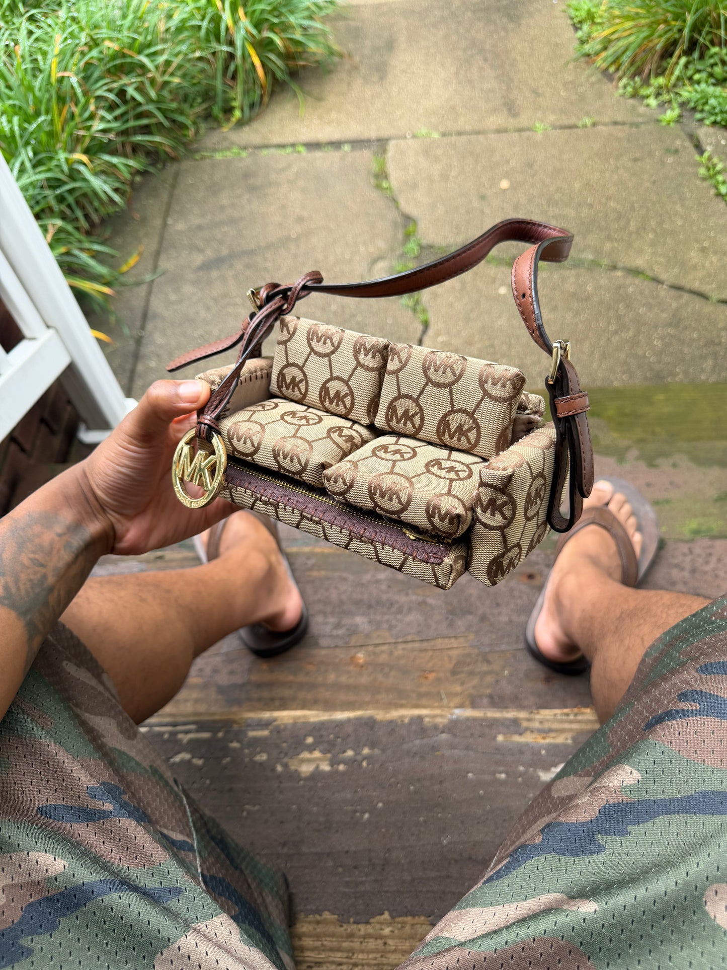 1 of 1  'MICHAEL KORS' COUCH BAG