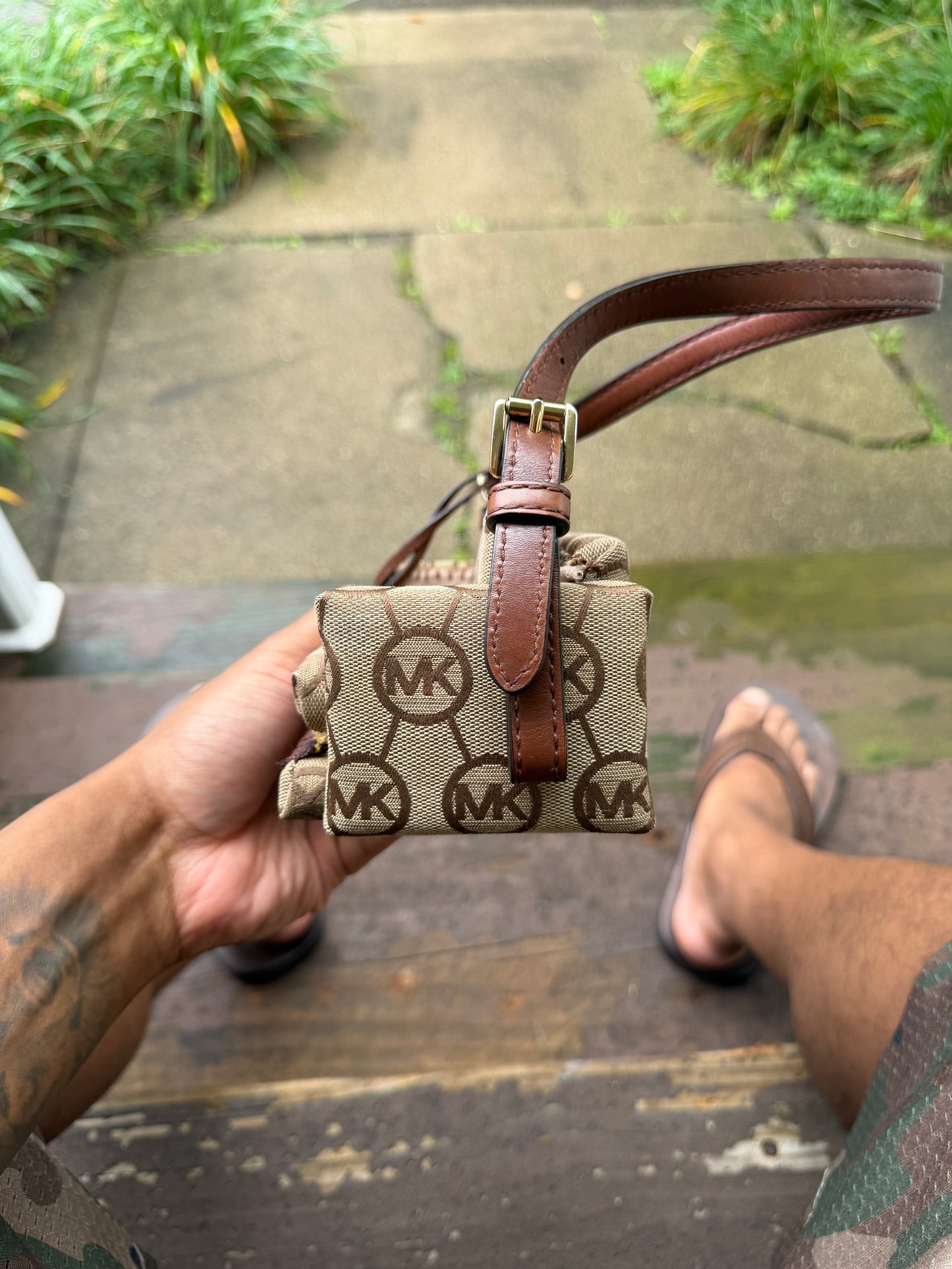 1 of 1  'MICHAEL KORS' COUCH BAG