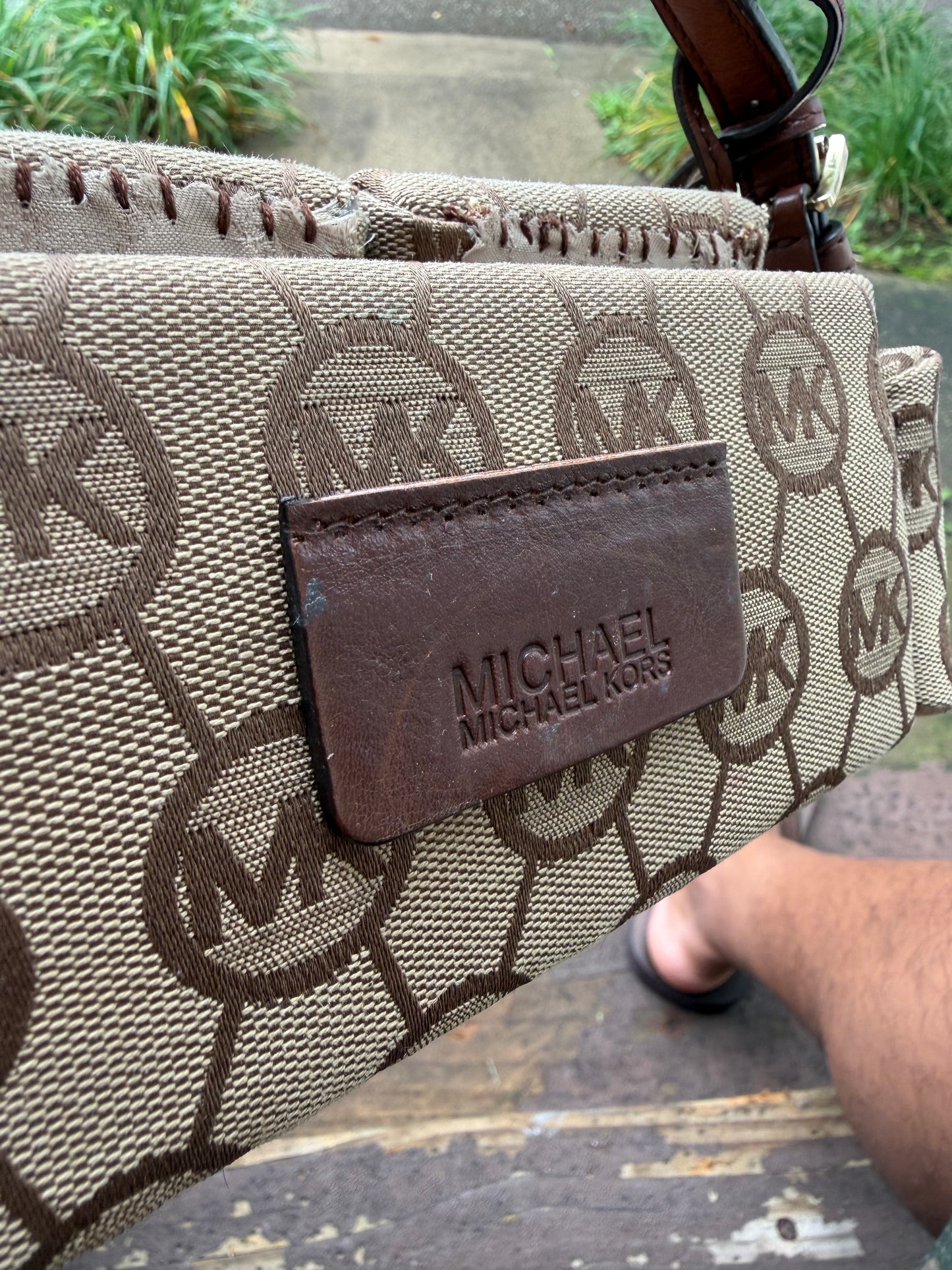 1 of 1  'MICHAEL KORS' COUCH BAG