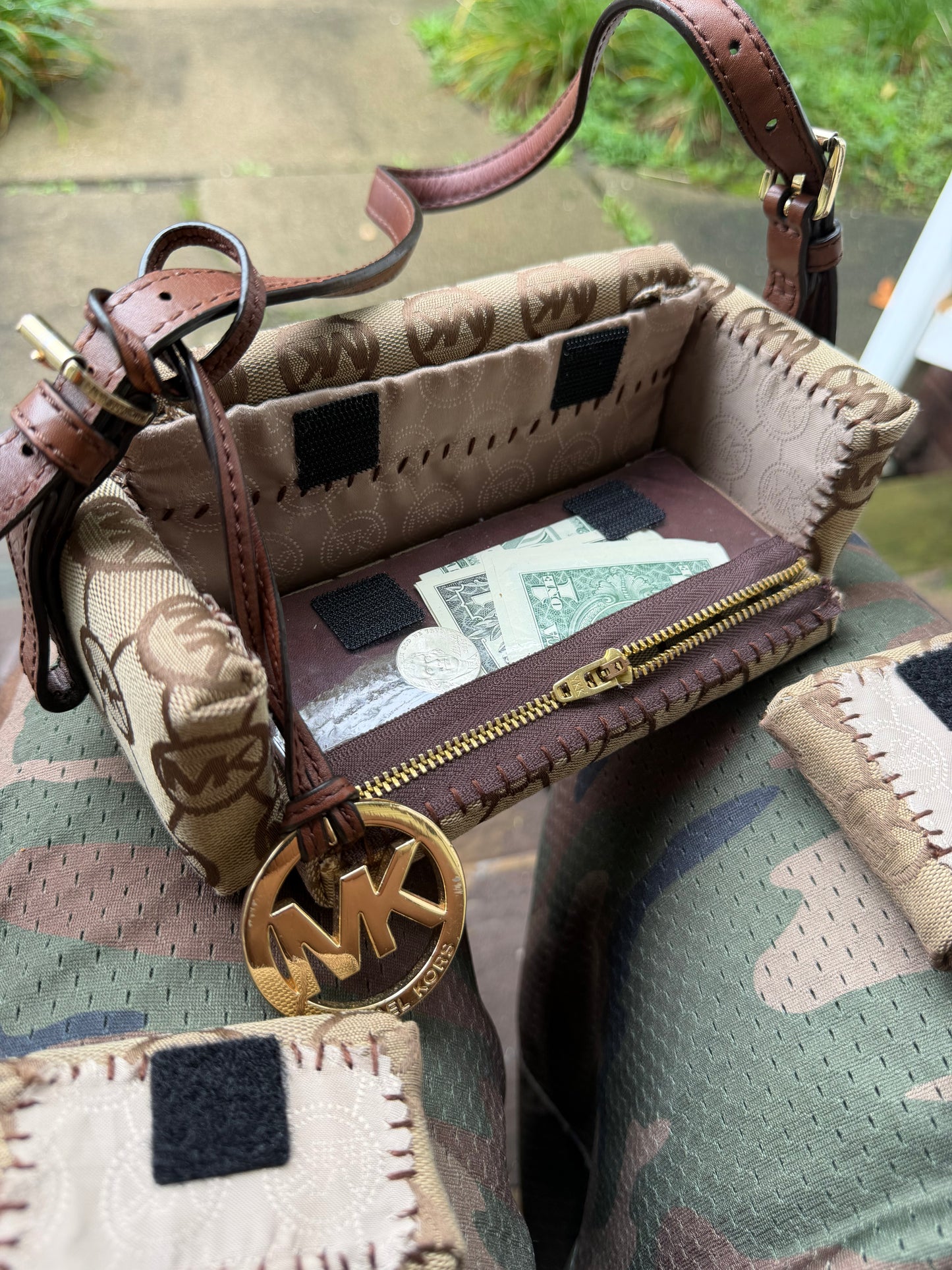 1 of 1  'MICHAEL KORS' COUCH BAG