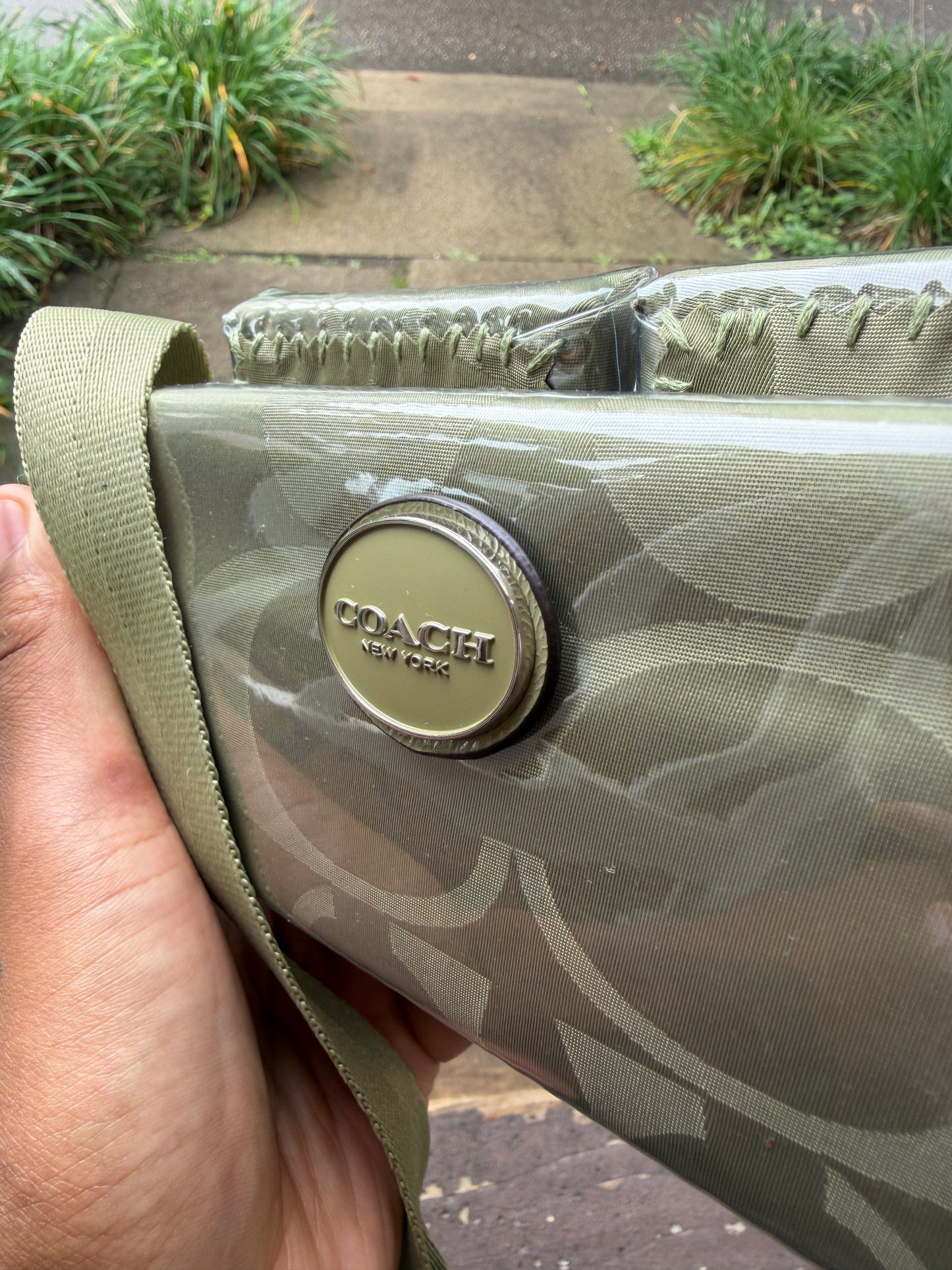 1 of 1 OLIVE GREEN 'COACH' COUCH BAG